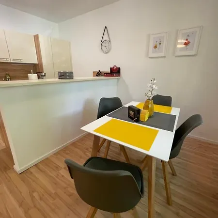 Moderne In Bahnhofsnahe Apartment